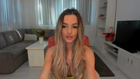 annaise  online show from March 13, 2026, 7:04 am