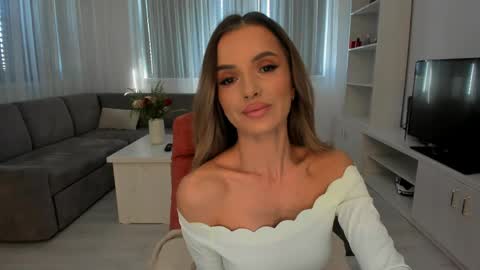 annaise  online show from April 25, 2026, 9:23 am