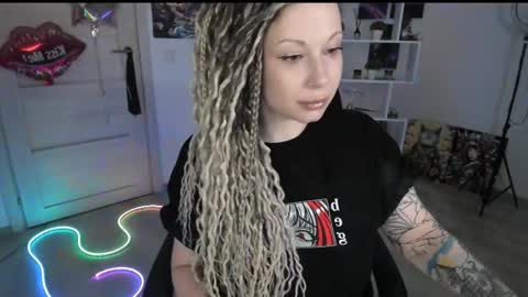Snapshot of annanebula chatting on April 3, 2026, 8:18 pm Anna online show from April 3, 2026, 8:18 pm