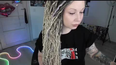 Snapshot of annanebula chatting on April 5, 2026, 8:06 pm Anna online show from April 5, 2026, 8:06 pm
