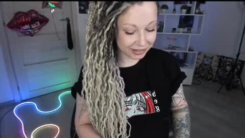 Snapshot of annanebula chatting on April 12, 2026, 8:14 pm Anna online show from April 12, 2026, 8:14 pm