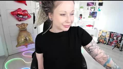 Snapshot of annanebula chatting on May 9, 2026, 4:01 pm Anna online show from May 9, 2026, 4:01 pm