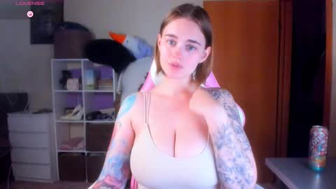 AnnaRoading online show from October 21, 2025, 7:47 pm