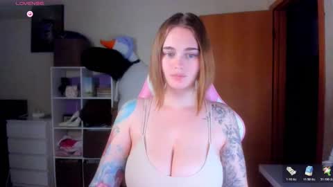 AnnaRoading online show from October 26, 2025, 10:36 pm