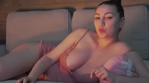 annasplash online show from February 7, 2026, 7:01 am