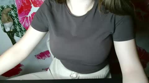 Bella online show from November 17, 2025, 7:08 pm