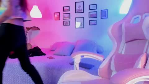 Snapshot of anne_bloom_ chatting on December 30, 2024, 12:43 am Anne online show from December 30, 2024, 12:43 am