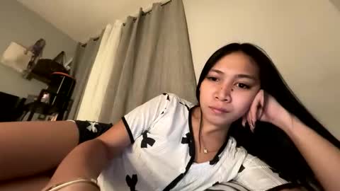 Snapshot of anne_chanelx chatting on May 17, 2026, 11:50 am anne_chanelx online show from May 17, 2026, 11:50 am