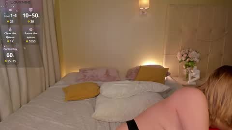 Snapshot of anne_leee chatting on January 20, 2025, 4:10 am Emma online show from January 20, 2025, 4:10 am