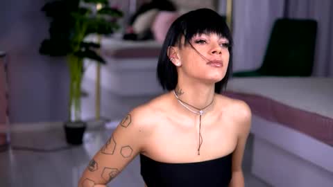 Snapshot of annefaris chatting on December 16, 2025, 4:39 am Anne online show from December 16, 2025, 4:39 am