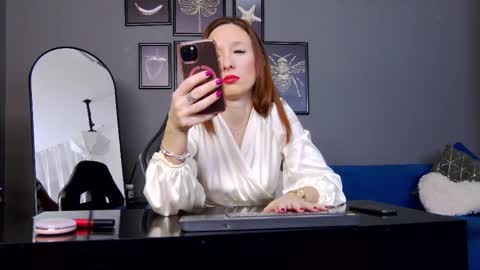 Anne online show from December 17, 2025, 3:45 am