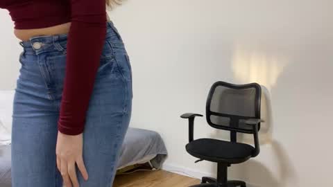 Snapshot of annetmoroz chatting on March 18, 2026, 1:14 pm Ann Serj online show from March 18, 2026, 1:14 pm