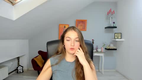 annewilsonn online show from November 11, 2025, 12:05 pm