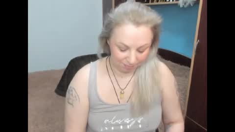 Snapshot of anngelynajoy chatting on April 3, 2026, 9:35 pm Anngel online show from April 3, 2026, 9:35 pm