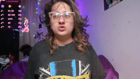 Snapshot of annie_bigboobs_ chatting on January 11, 2025, 10:40 pm Ana Bolena independent model online show from January 11, 2025, 10:40 pm