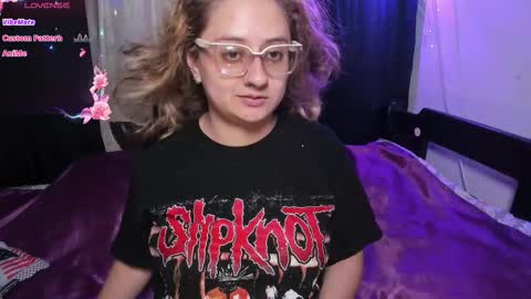 Snapshot of annie_bigboobs_ chatting on March 5, 2025, 10:10 pm Ana Bolena independent model online show from March 5, 2025, 10:10 pm