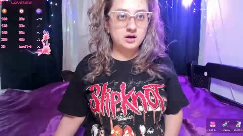 Snapshot of annie_bigboobs_ chatting on March 11, 2025, 9:04 pm Ana Bolena independent model online show from March 11, 2025, 9:04 pm