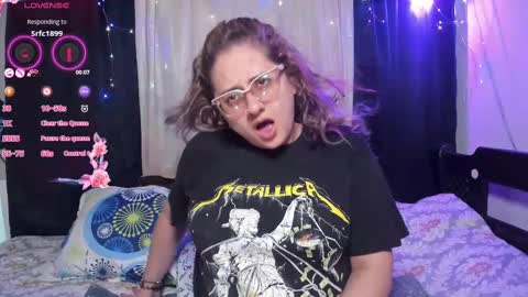 Snapshot of annie_bigboobs_ chatting on March 12, 2025, 9:56 pm Ana Bolena independent model online show from March 12, 2025, 9:56 pm