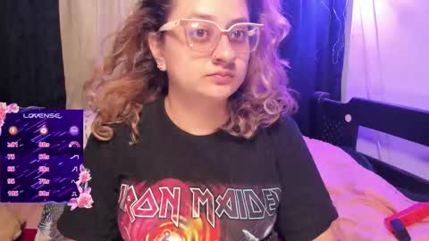 Snapshot of annie_bigboobs_ chatting on September 14, 2025, 2:54 am Ana Bolena independent model online show from September 14, 2025, 2:54 am