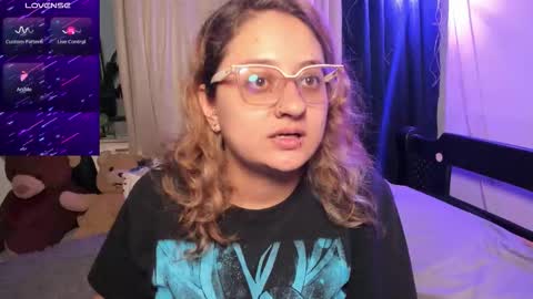 Snapshot of annie_bigboobs_ chatting on October 15, 2025, 10:43 pm Ana Bolena independent model online show from October 15, 2025, 10:43 pm