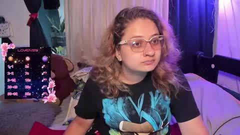 Snapshot of annie_bigboobs_ chatting on October 16, 2025, 9:27 pm Ana Bolena independent model online show from October 16, 2025, 9:27 pm