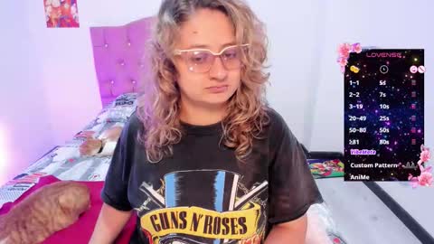 Snapshot of annie_bigboobs_ chatting on October 29, 2025, 9:16 pm Ana Bolena independent model online show from October 29, 2025, 9:16 pm