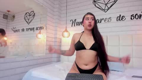 annie_cute18 online show from November 5, 2025, 6:30 pm