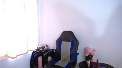 Annie3 online show from October 7, 2025, 9:01 pm