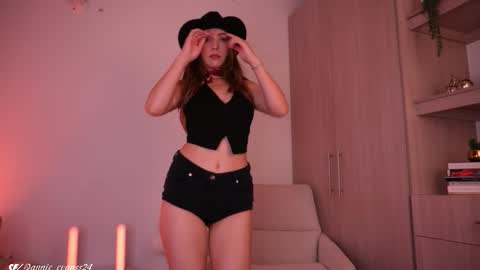 Snapshot of annie_evans24 chatting on October 31, 2025, 8:43 pm Annie Evans online show from October 31, 2025, 8:43 pm