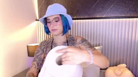 Snapshot of annie_hawk chatting on April 25, 2026, 10:07 am ANNIE HAWK online show from April 25, 2026, 10:07 am