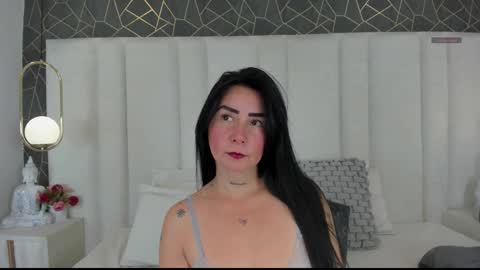 im annie   online show from December 22, 2025, 12:24 pm