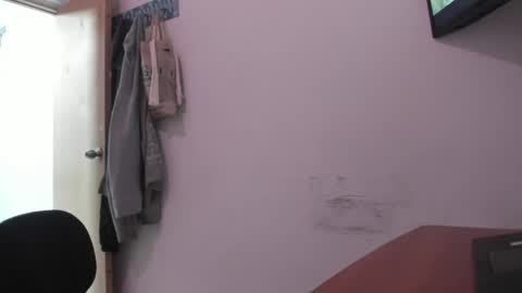 annie_rosse1017 online show from April 26, 2026, 9:45 pm