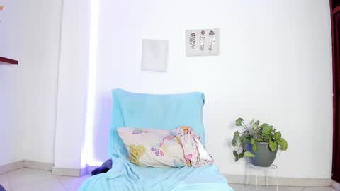 Annie online show from December 13, 2025, 7:53 pm