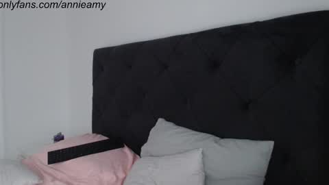 Annie online show from March 10, 2025, 4:03 pm