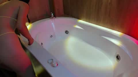 Annie And Leandro online show from January 7, 2026, 8:22 pm