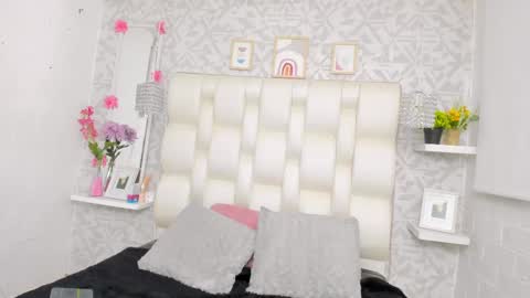 Snapshot of anniee_love_ chatting on March 7, 2025, 12:45 pm Anto online show from March 7, 2025, 12:45 pm