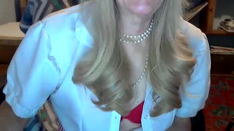 Snapshot of anniegurl chatting on December 22, 2024, 1:00 pm anniegurl online show from December 22, 2024, 1:00 pm