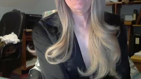 anniegurl online show from April 12, 2026, 9:58 am