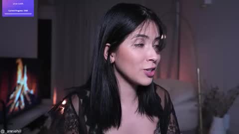 anniehillofficial_ online show from October 3, 2025, 8:50 pm