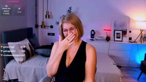 Snapshot of annielight chatting on June 27, 2026, 12:22 pm Annie online show from June 27, 2026, 12:22 pm