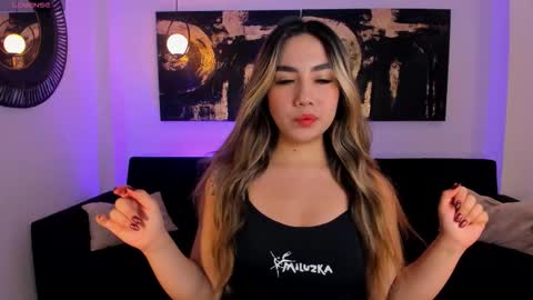 Annie Monroe online show from December 18, 2025, 11:27 am