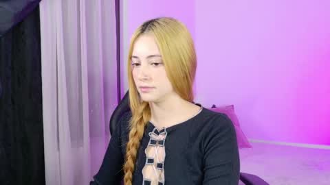 Snapshot of anniemora_ chatting on May 22, 2026, 1:57 am Annie online show from May 22, 2026, 1:57 am