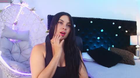 ANNIE  online show from September 20, 2025, 7:37 pm