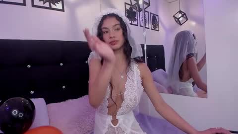 Annie Evans  online show from October 22, 2025, 4:35 am