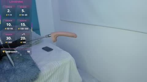 Annie Evans  online show from November 6, 2025, 4:52 pm