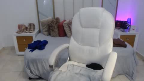 anna online show from December 19, 2025, 7:32 pm