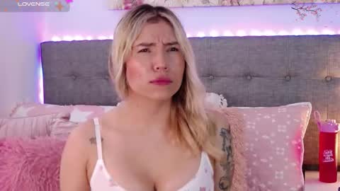 Antonella Lee online show from December 20, 2025, 3:52 pm