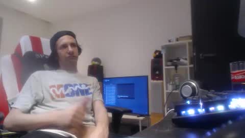 LoyalDog online show from March 31, 2026, 6:08 pm