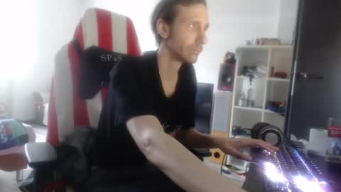 LoyalDog online show from April 2, 2026, 8:56 am