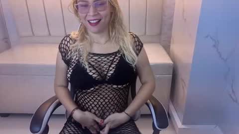 Snapshot of anny_gracee_tx chatting on October 24, 2025, 1:18 pm Online 800 to 1400 online show from October 24, 2025, 1:18 pm